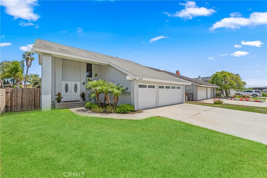 18202 Foss Lane, Huntington Beach, California 92648 home-pic-1