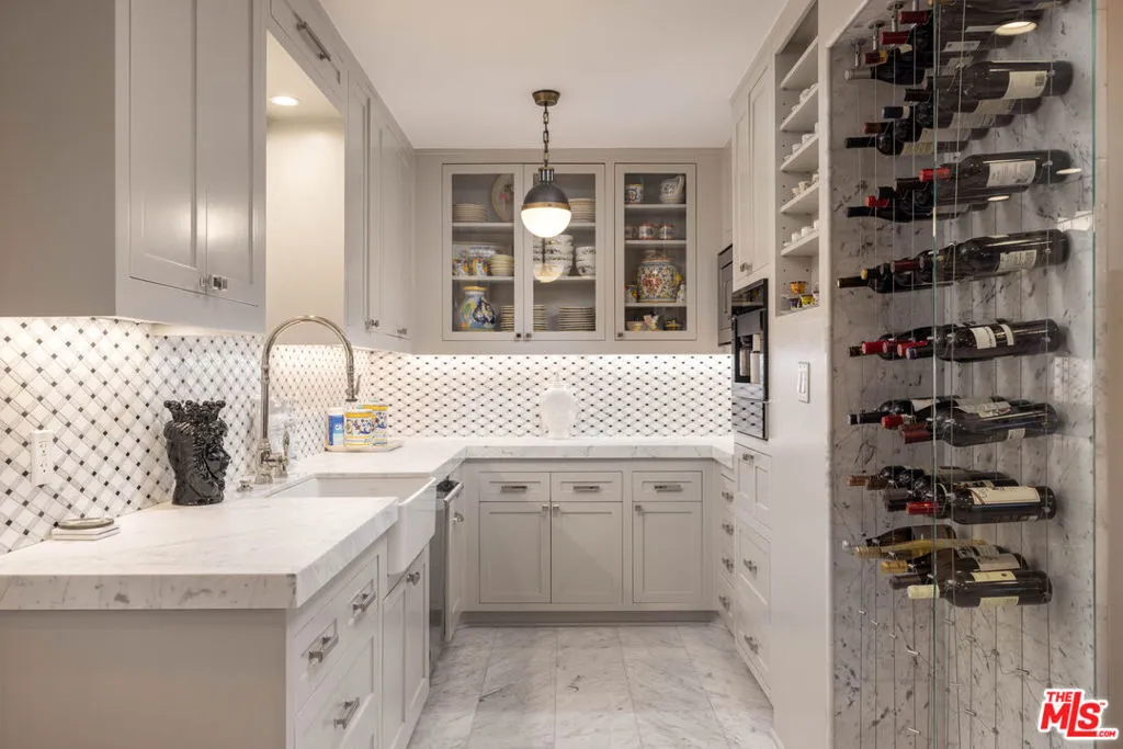 415 Stunt Road, Calabasas, California 91302 home-pic-20