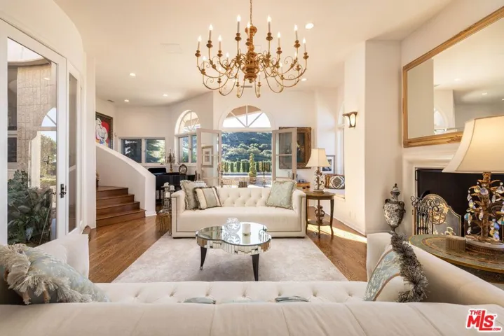 415 Stunt Road, Calabasas, California 91302