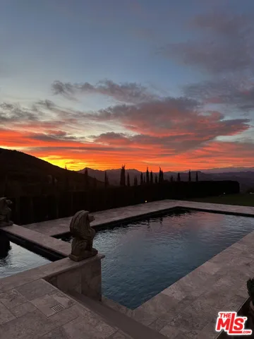 415 Stunt Road, Calabasas, California 91302
