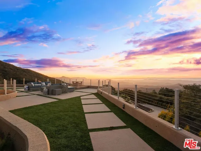 415 Stunt Road, Calabasas, California 91302
