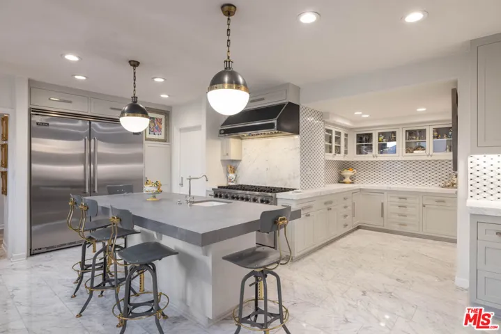 415 Stunt Road, Calabasas, California 91302