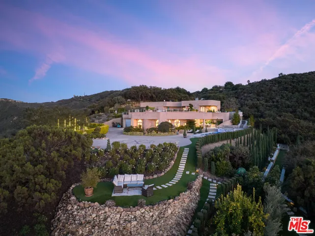415 Stunt Road, Calabasas, California 91302