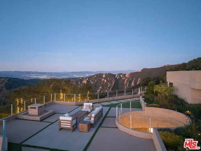 415 Stunt Road, Calabasas, California 91302