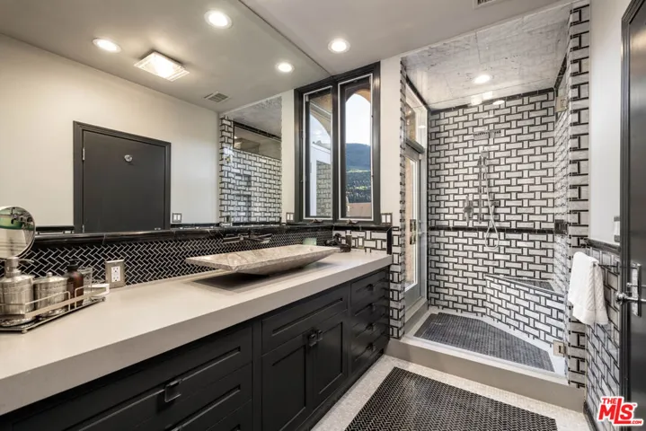 415 Stunt Road, Calabasas, California 91302