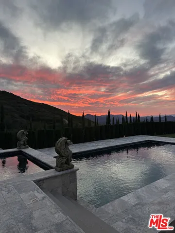 415 Stunt Road, Calabasas, California 91302