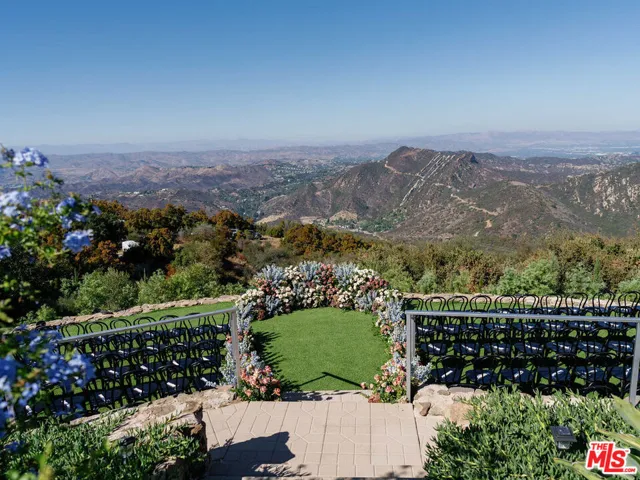 415 Stunt Road, Calabasas, California 91302