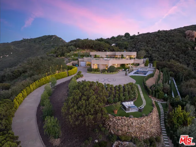 415 Stunt Road, Calabasas, California 91302