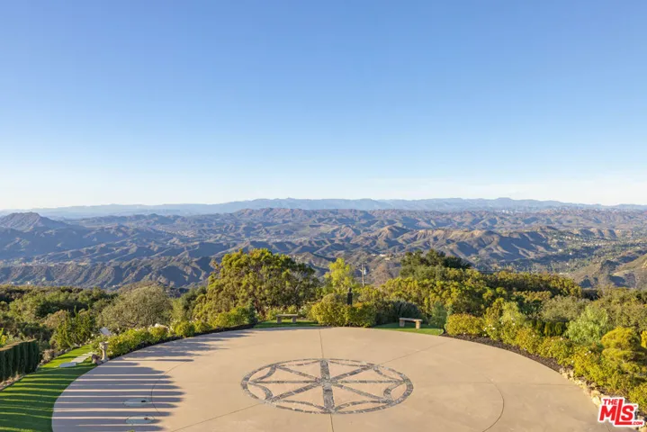 415 Stunt Road, Calabasas, California 91302