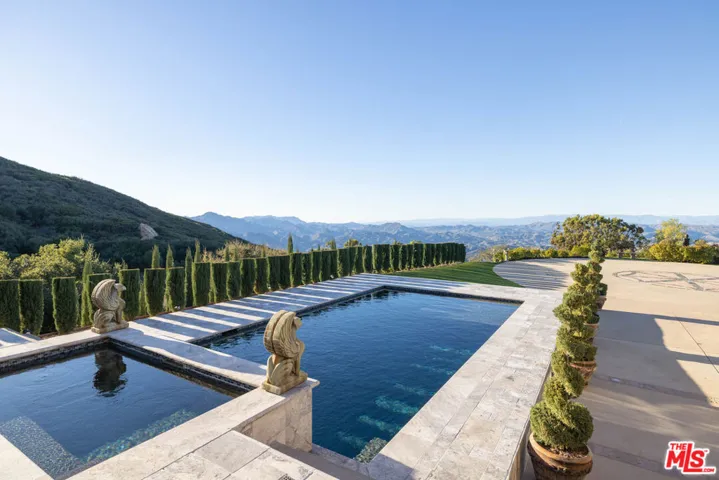 415 Stunt Road, Calabasas, California 91302