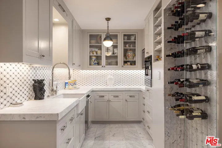 415 Stunt Road, Calabasas, California 91302