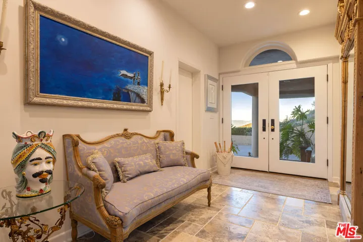 415 Stunt Road, Calabasas, California 91302