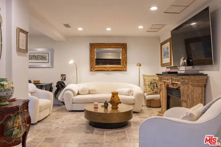 415 Stunt Road, Calabasas, California 91302