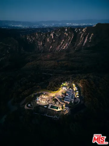 415 Stunt Road, Calabasas, California 91302