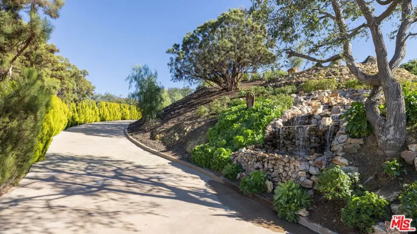 415 Stunt Road, Calabasas, California 91302