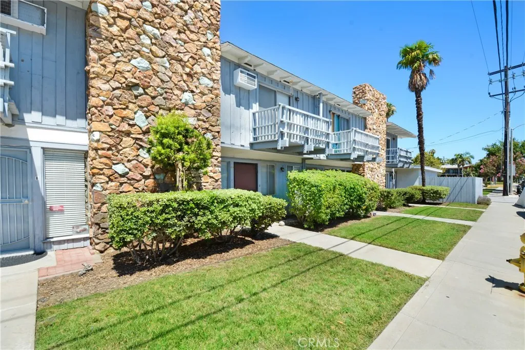 315 N Acacia Avenue C, Fullerton, California 92831, 2 Bedrooms Bedrooms, ,2 BathroomsBathrooms,Residential,For Sale,Acacia,CV25147386