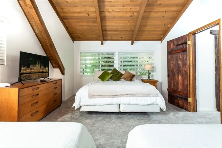 27941 Rainbow Drive, Lake Arrowhead, California 92352