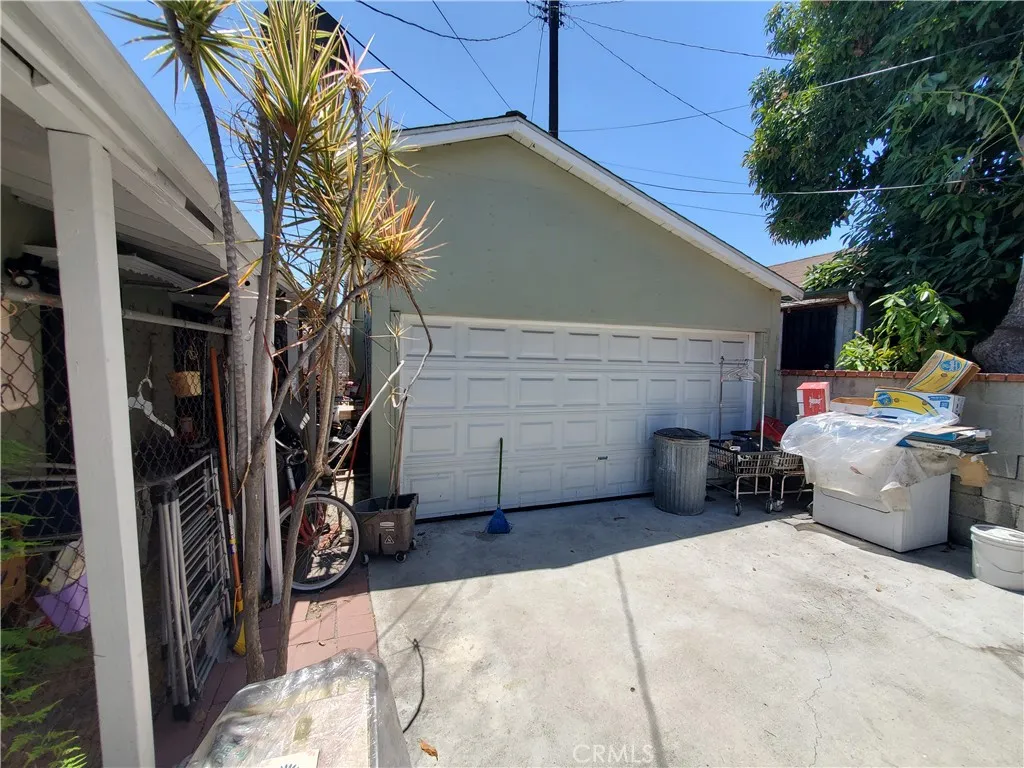 Detached 2 car Garage