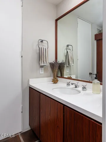 1055 Sherwood Rd 008-mls