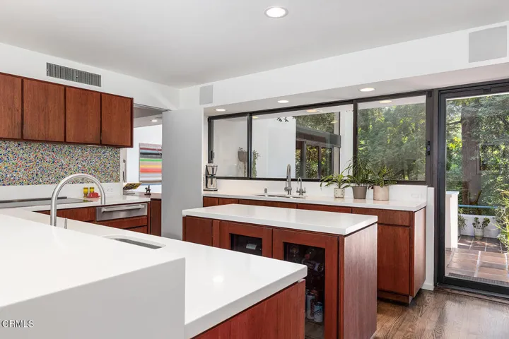 1055 Sherwood Rd 022-mls