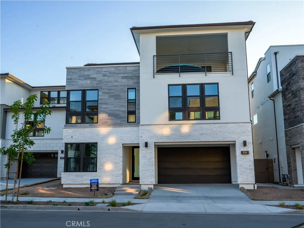 221 Stage, Irvine, California 92618 home-pic-2