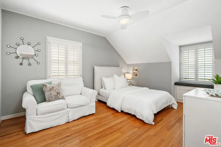 UPSTAIRS BEDROOM WEST