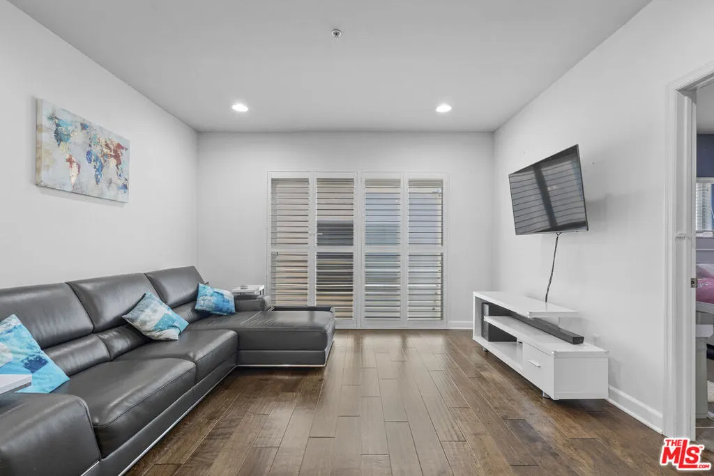 2321 W 10th Street 305, Los Angeles, California 90006 home-pic-7