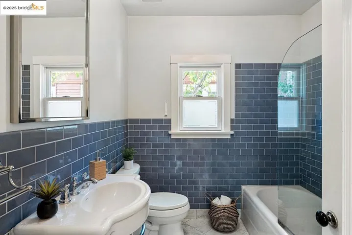 480 58th St, Oakland, California 94609