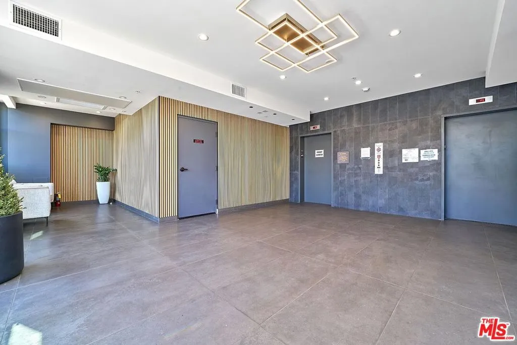 321 S Oxford Avenue 305, Los Angeles, California 90010 home-pic-25