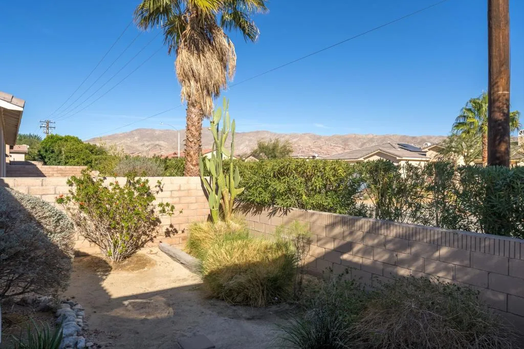 65565 Acoma Avenue 34, Desert Hot Springs, California 92240 home-pic-11
