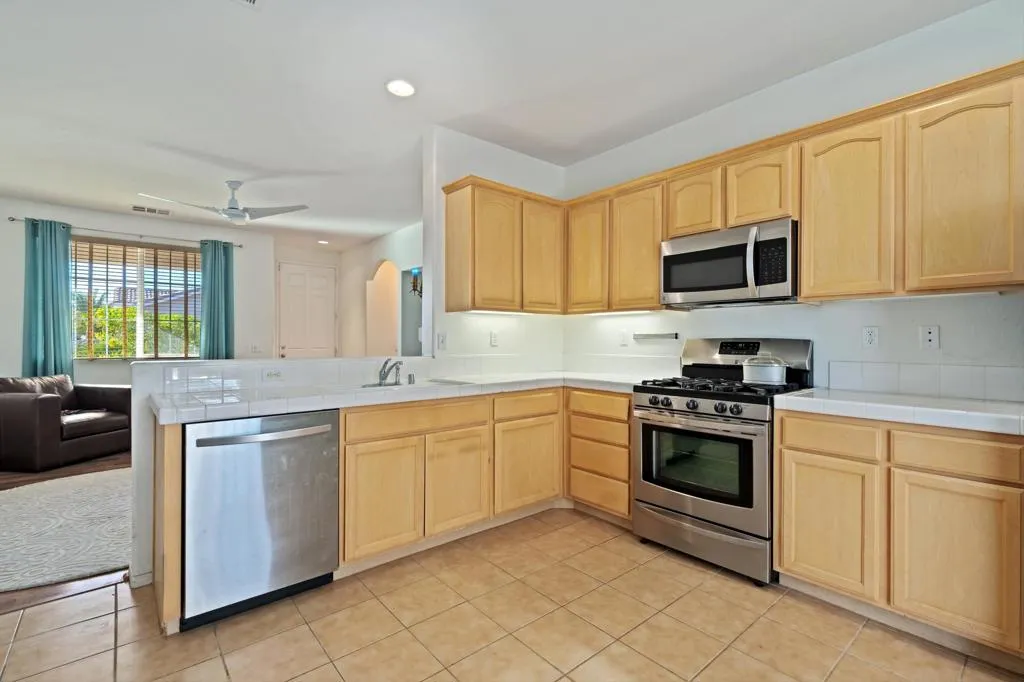 65565 Acoma Avenue 34, Desert Hot Springs, California 92240 home-pic-4