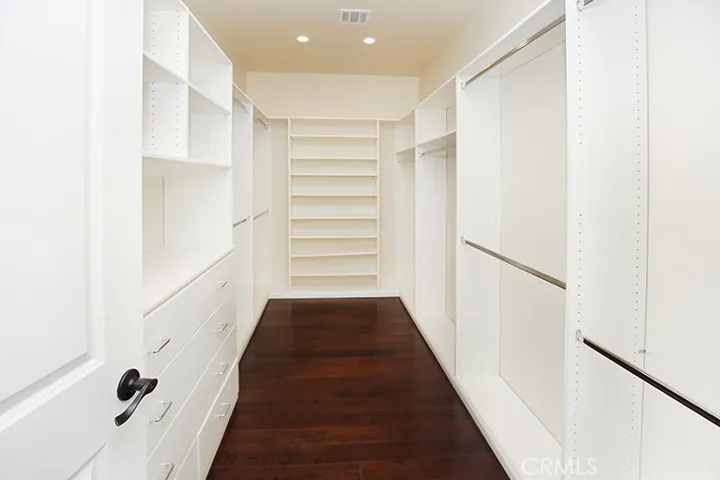 5016 Lindley Avenue, Encino, California 91316