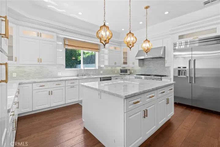 5016 Lindley Avenue, Encino, California 91316