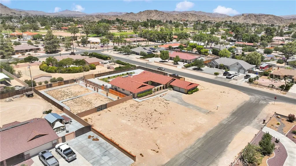 19678 Red Feather Road, Apple Valley, California 92307 home-pic-51