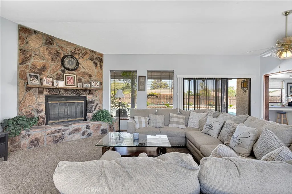 19678 Red Feather Road, Apple Valley, California 92307 home-pic-5