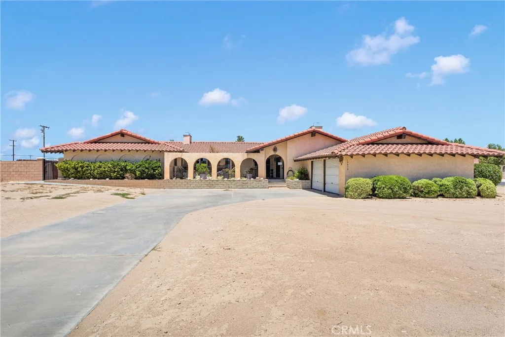 19678 Red Feather Road, Apple Valley, California 92307 home-pic-0