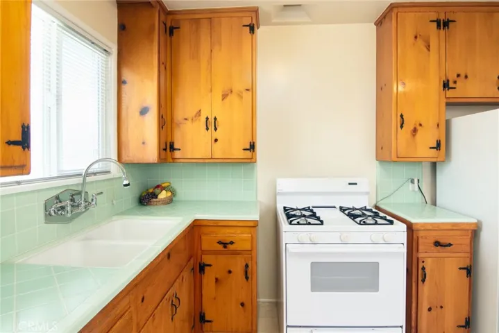 3311 W Alameda Avenue, Burbank, California 91505