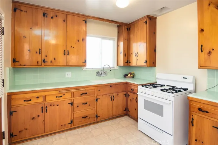 3311 W Alameda Avenue, Burbank, California 91505