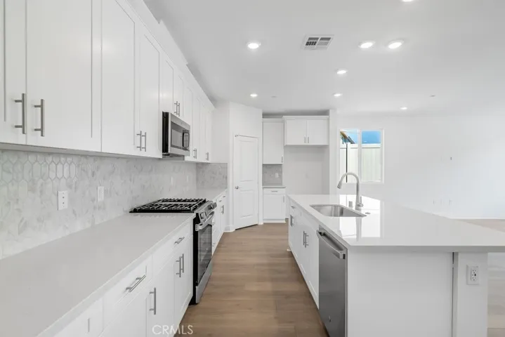 33254 Celadon Ave ~ Ready Now!