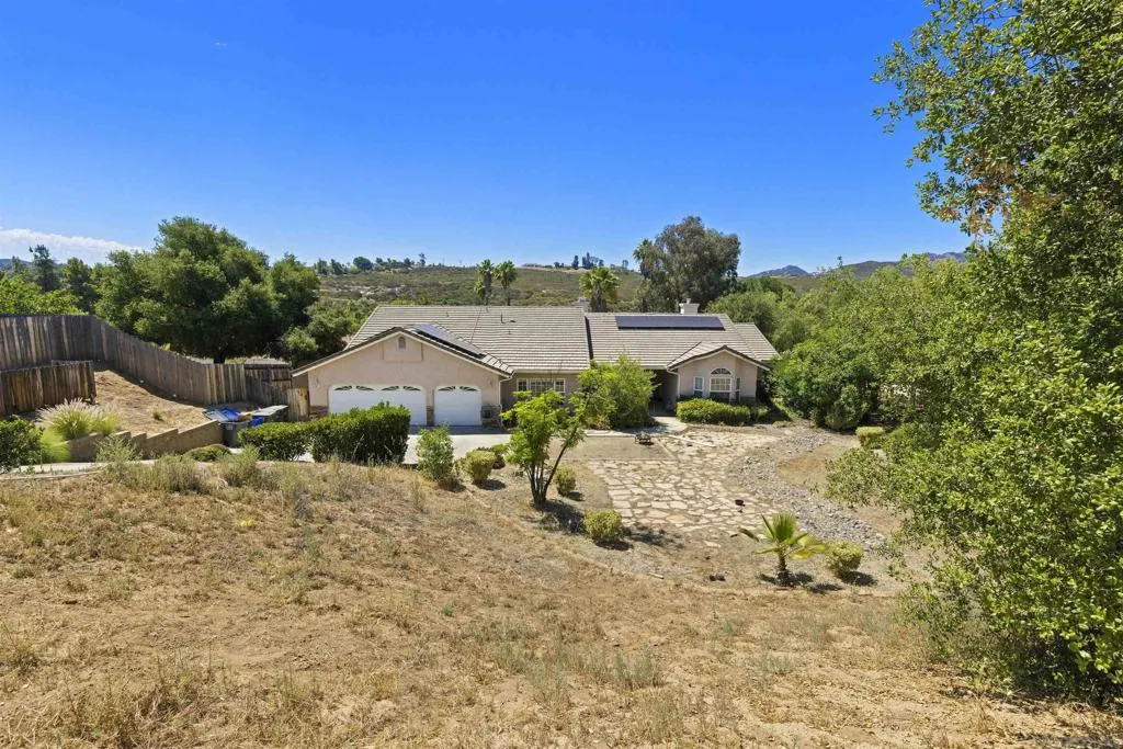 24849 Pappas Rd, Ramona, California 92065 home-pic-1