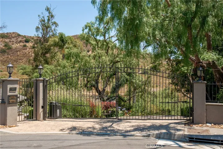 9911 Overhill Drive, North Tustin, California 92705