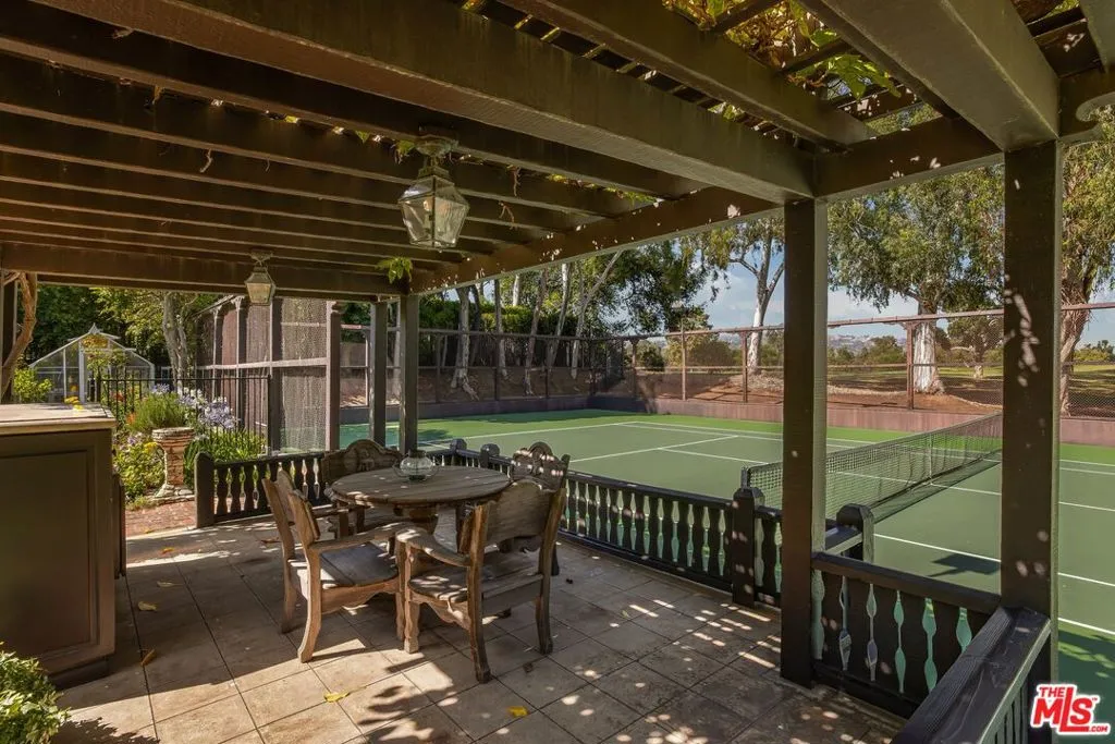 570 S Mapleton Drive, Los Angeles, California 90024 home-pic-14