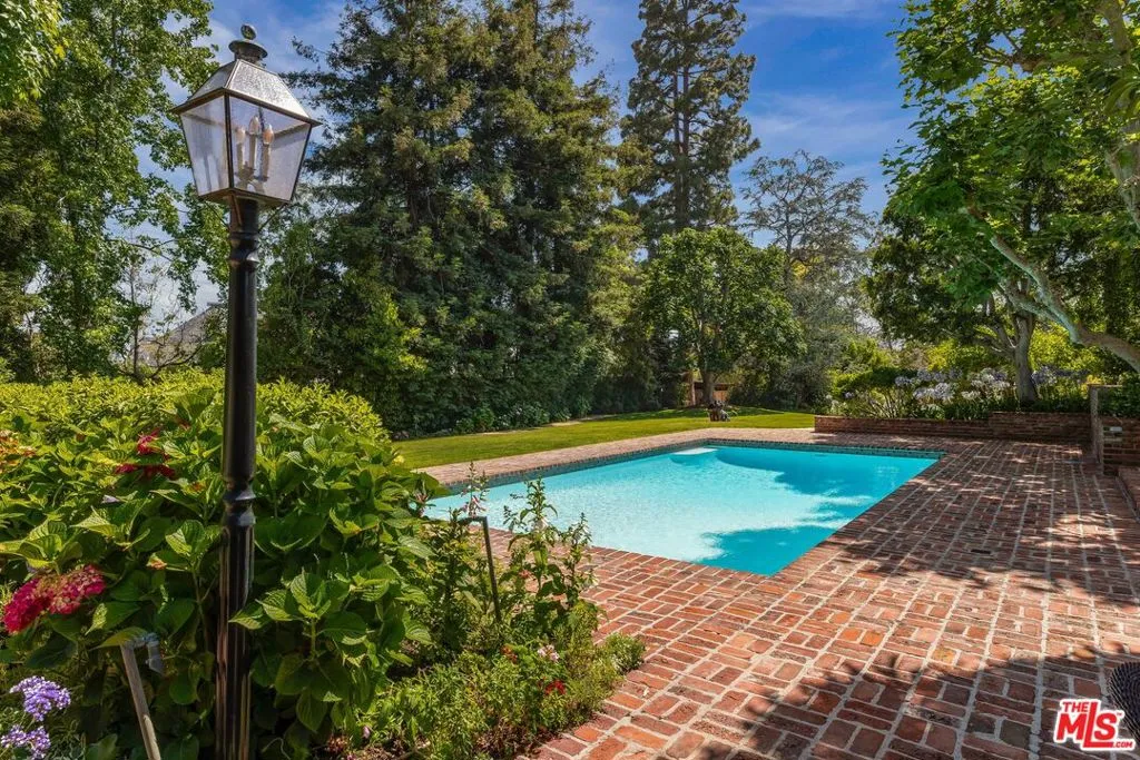 570 S Mapleton Drive, Los Angeles, California 90024 home-pic-11