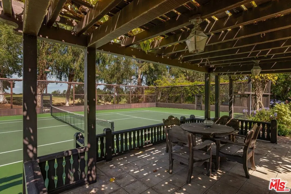 570 S Mapleton Drive, Los Angeles, California 90024 home-pic-13