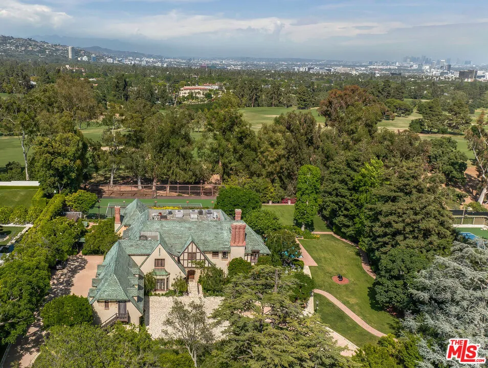 570 S Mapleton Drive, Los Angeles, California 90024 home-pic-22