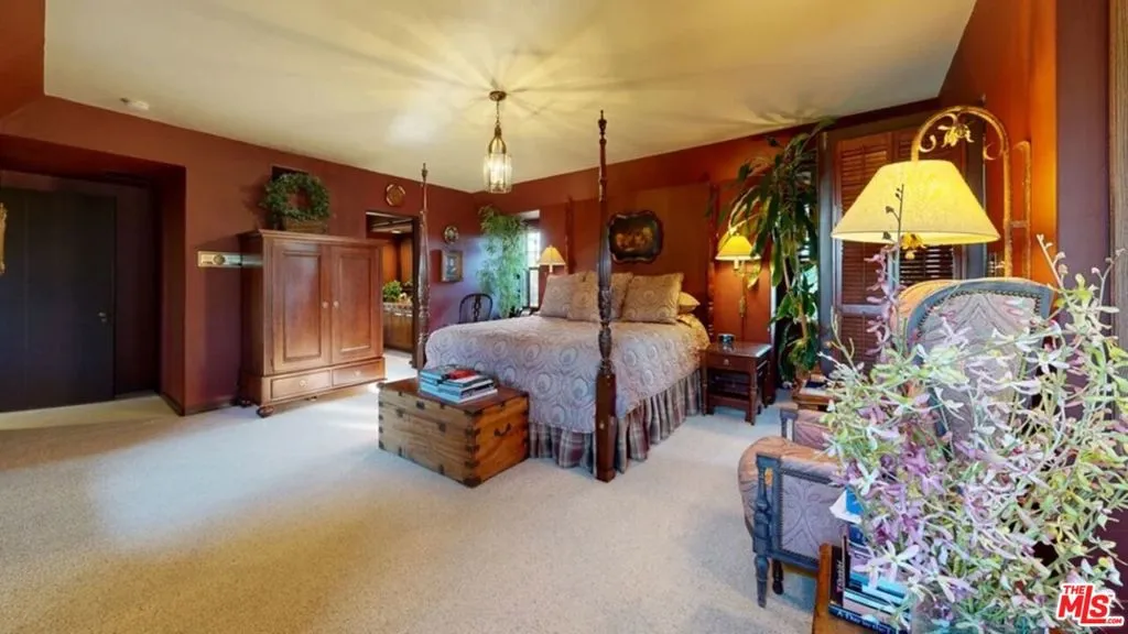 570 S Mapleton Drive, Los Angeles, California 90024 home-pic-17
