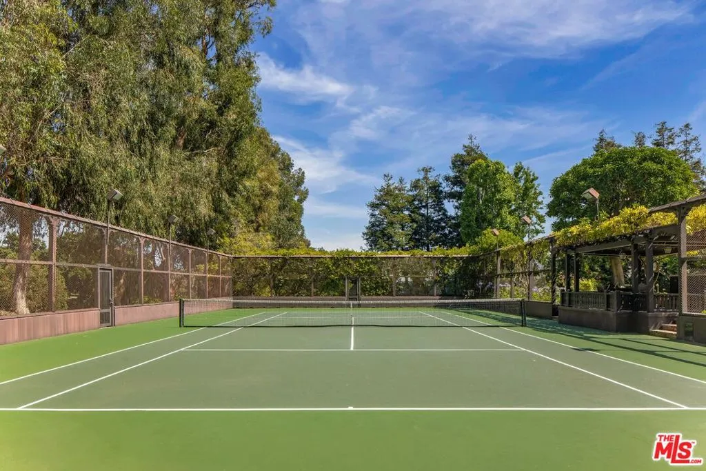570 S Mapleton Drive, Los Angeles, California 90024 home-pic-12
