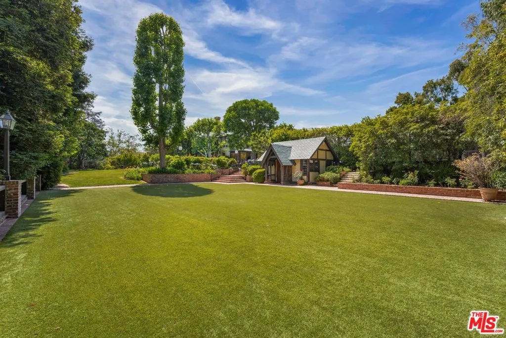 570 S Mapleton Drive, Los Angeles, California 90024 home-pic-10