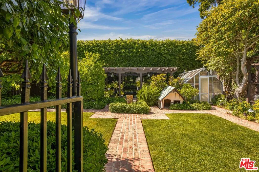 570 S Mapleton Drive, Los Angeles, California 90024 home-pic-15