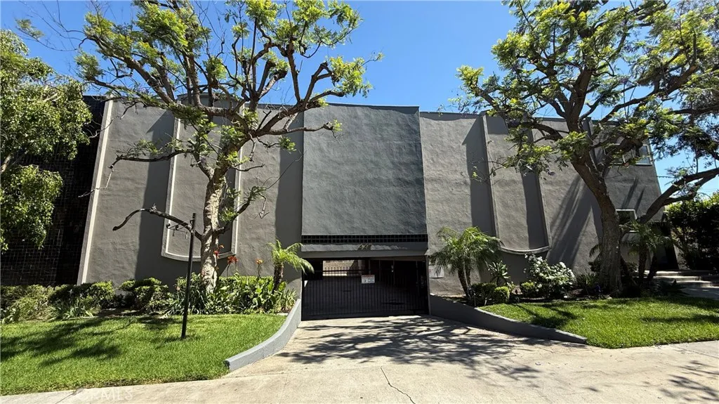 447 W Elk Avenue, Glendale, California 91204, ,Residential Income,For Sale,Elk,SR25151874